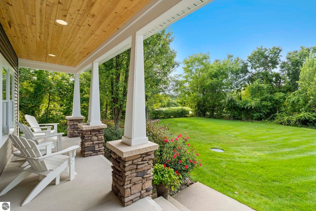 House in Elk Rapids, Michigan, United States 3 - 18960496