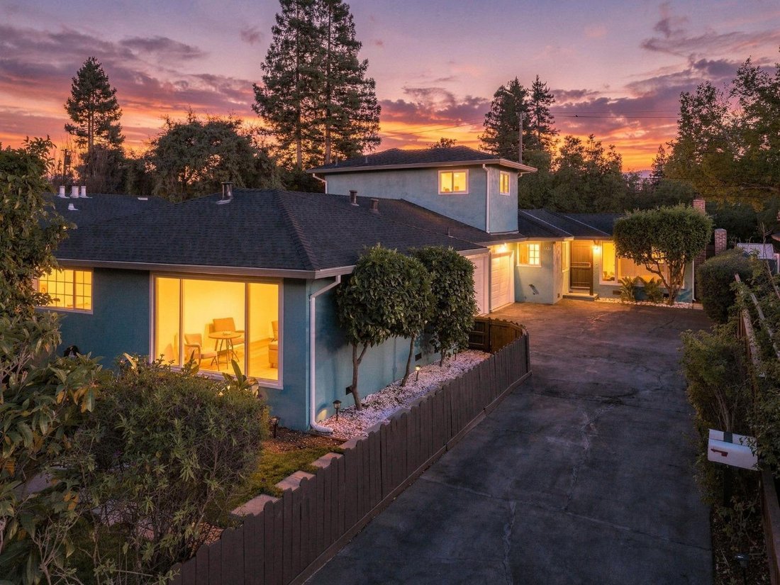 Redwood City, California, United States 1 - 18960196