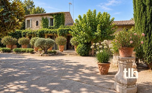 House in Centre Ville, Castries, France 1