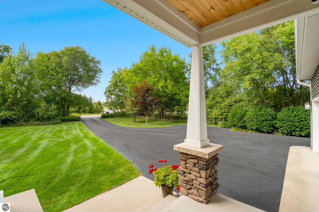 House in Elk Rapids, Michigan, United States 5 - 18960496