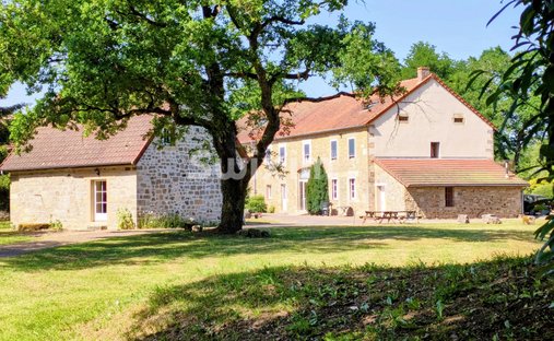 Estate in Arnay-le-Duc, Bourgogne – Franche-Comté, France 1