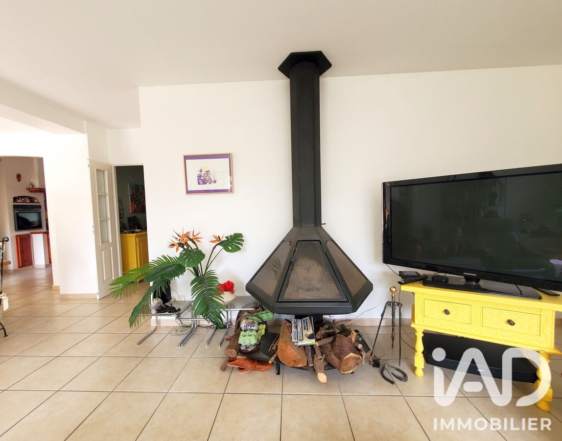 House in Le Mesnil-Saint-Denis, Ile-de-France, France 4 - 18963073