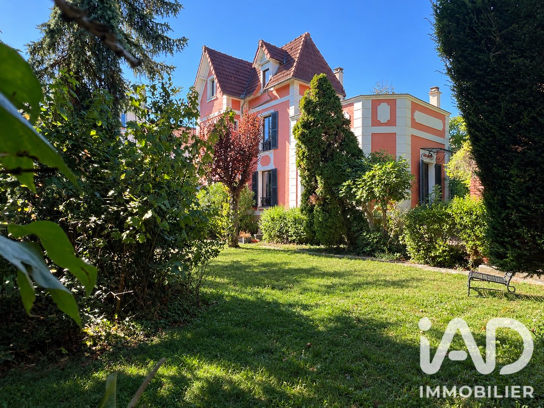 House in Côte Saint Louis, Garches, France 1 - 18963210