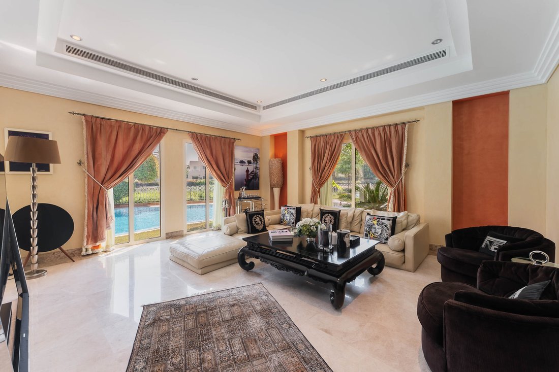 Villa in The Meadows, Dubai, United Arab Emirates 3 - 18960129