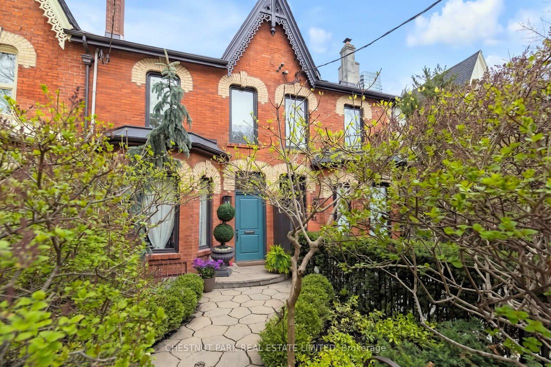 Villa in Toronto, Ontario, Canada 1 - 18938316