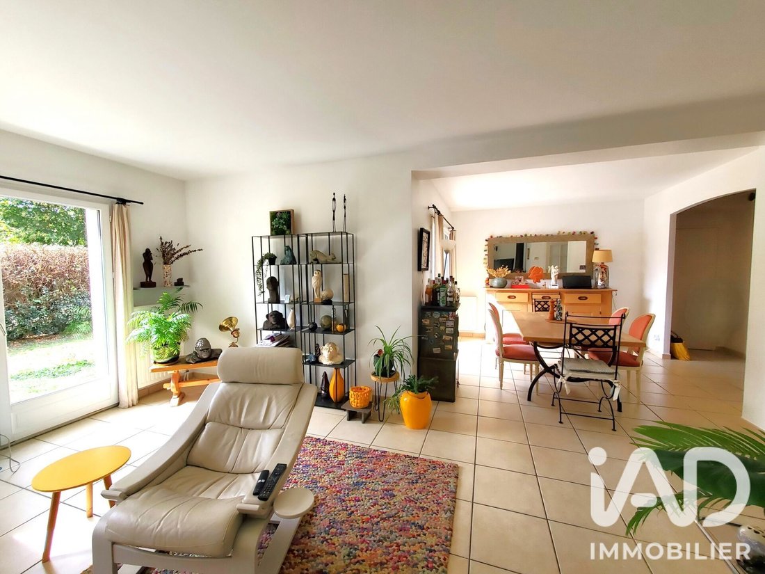 House in Le Mesnil-Saint-Denis, Ile-de-France, France 5 - 18963073