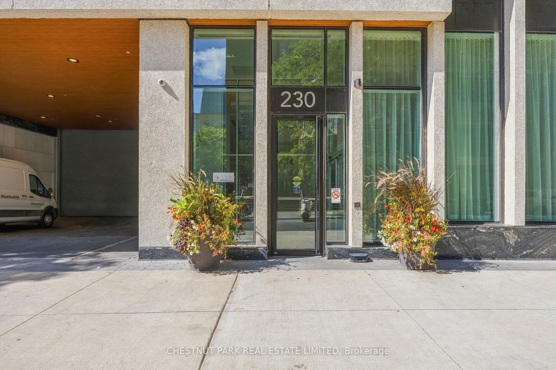 Apartment in Toronto, Ontario, Canada 2 - 18960836