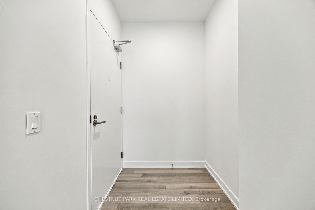 Apartment in Toronto, Ontario, Canada 3 - 18960836