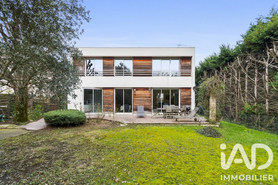 House in Chatou, Ile-de-France, France 1 - 18963419