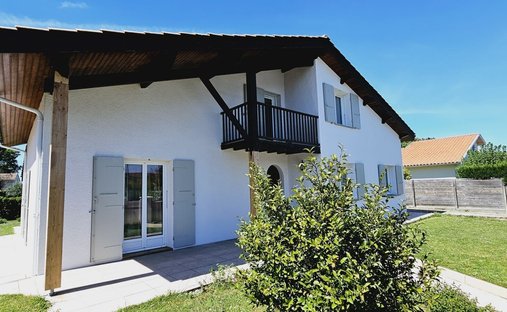 House in Noës, Pessac, France 1