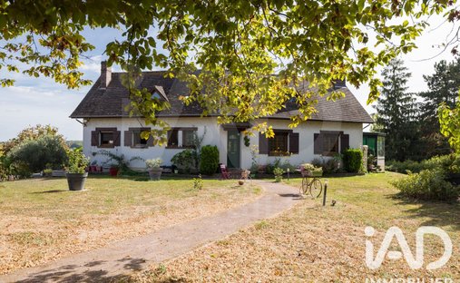 House in Saint-Pierre-de-Bailleul, Normandy, France 1