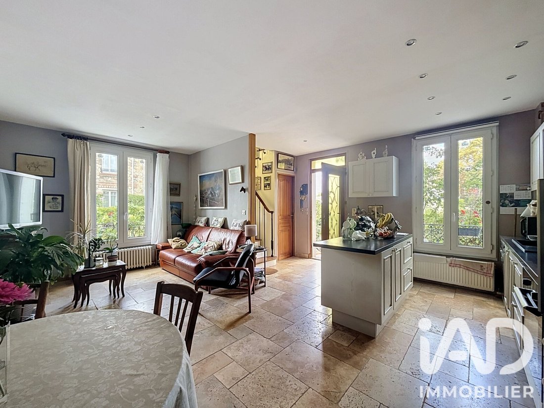 House in Napoleon, Maisons-Laffitte, France 2 - 18963219