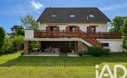 House in Mont Valérien, Nanterre, France 1