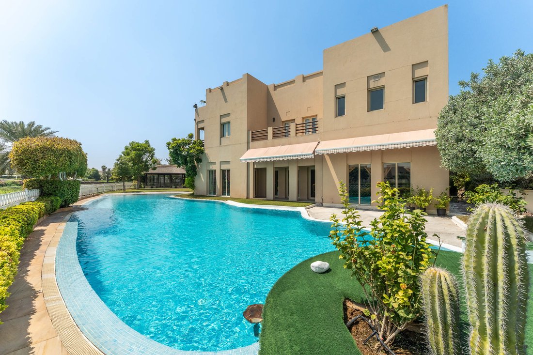 Villa in The Meadows, Dubai, United Arab Emirates 1 - 18960129