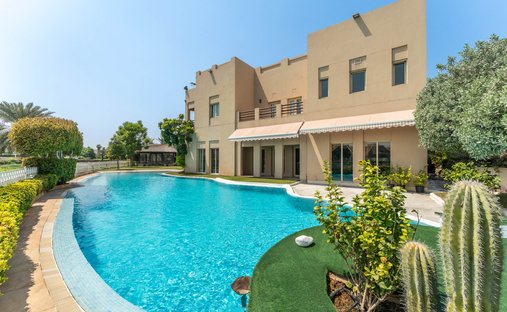 Villa in The Meadows, Dubai, United Arab Emirates 1
