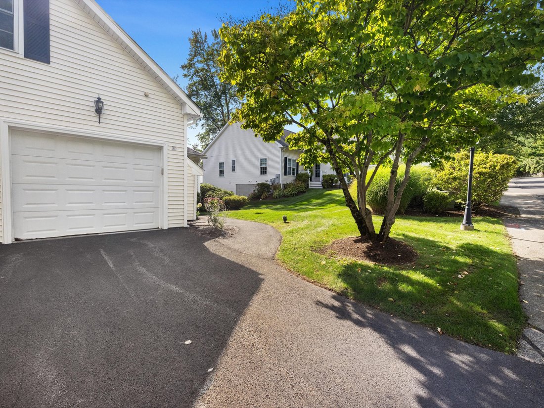 Condo in Southborough, Massachusetts, United States 2 - 18960833