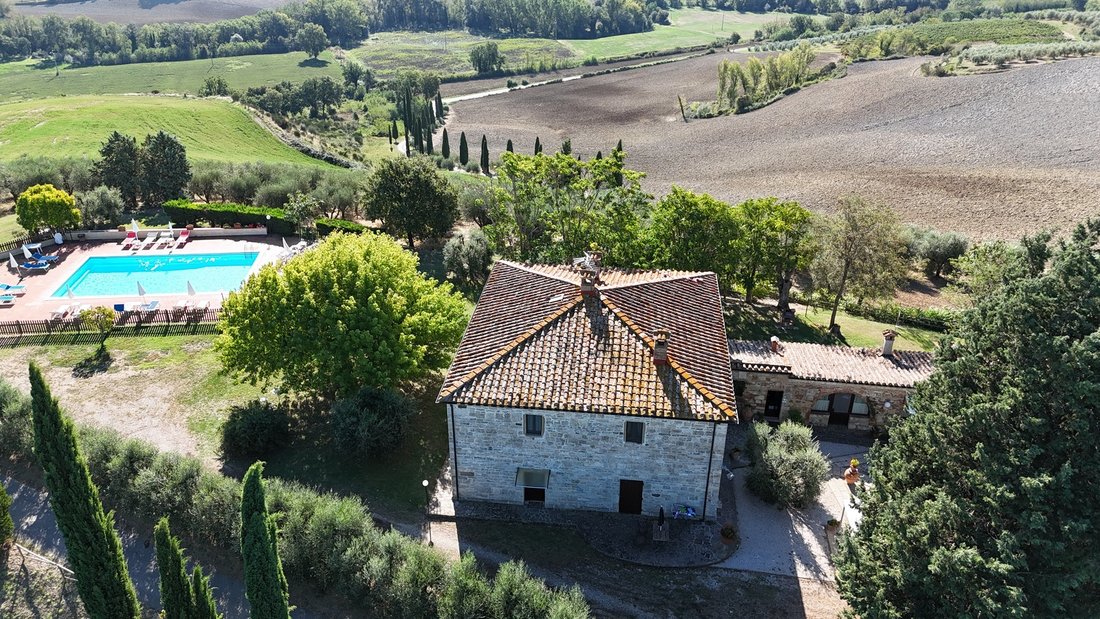 Farm Ranch in San Giovanni d'Asso, Tuscany, Italy 2 - 18961142