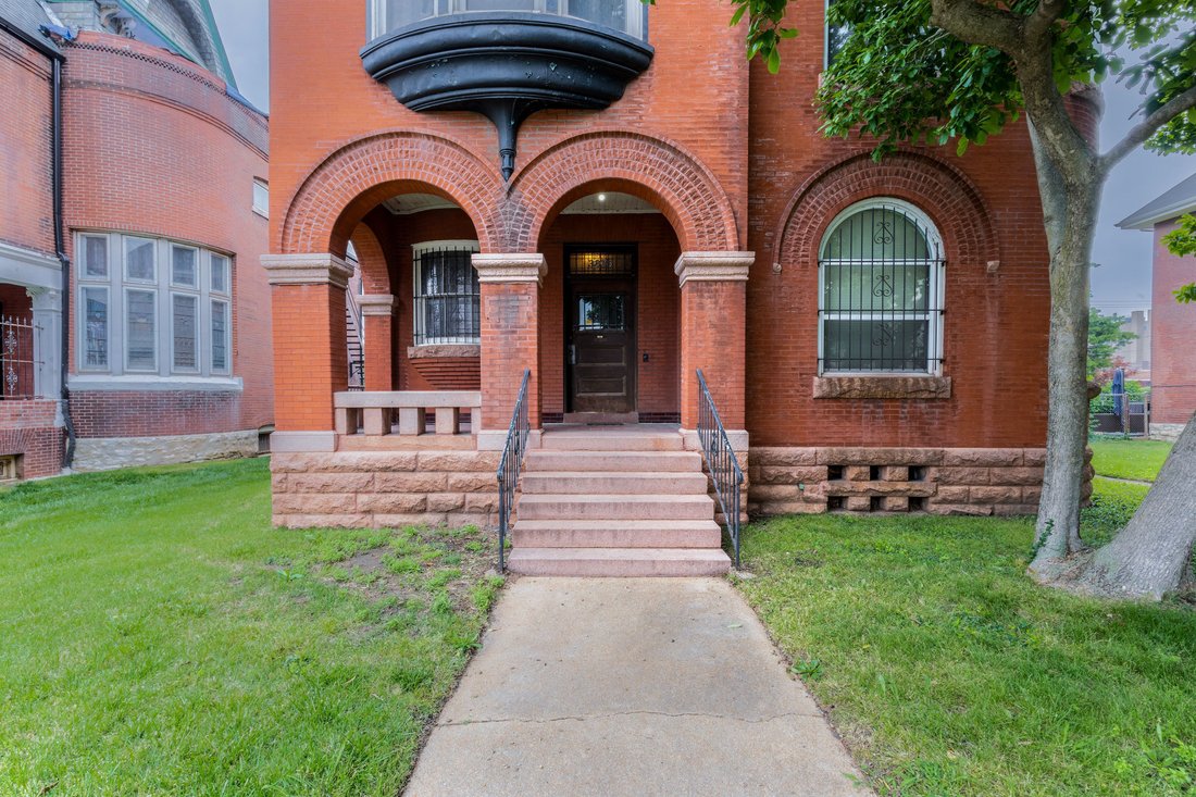 St. Louis, Missouri, United States 2 - 18961838