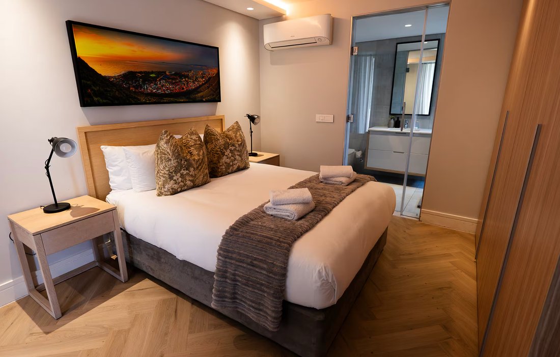 Apartment in Sea Point, Atlantic Seaboard, Cape Town 4 - 18961077