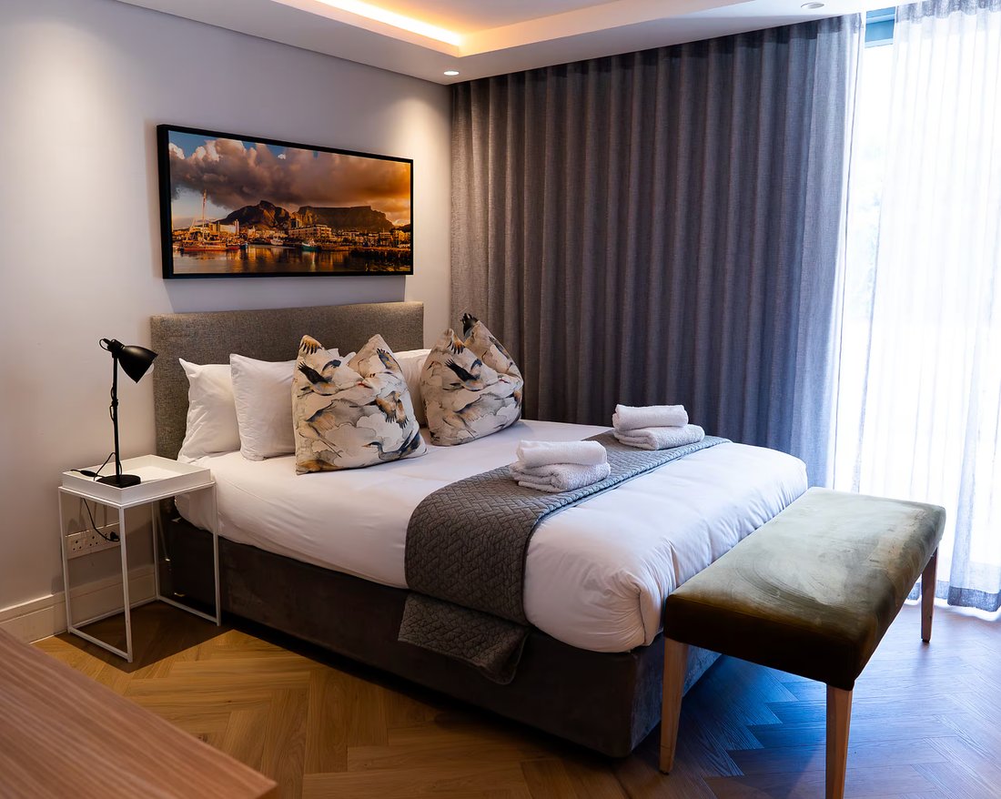 Apartment in Sea Point, Atlantic Seaboard, Cape Town 5 - 18961077