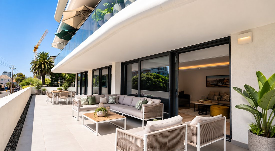 Apartment in Sea Point, Atlantic Seaboard, Cape Town 1 - 18961077