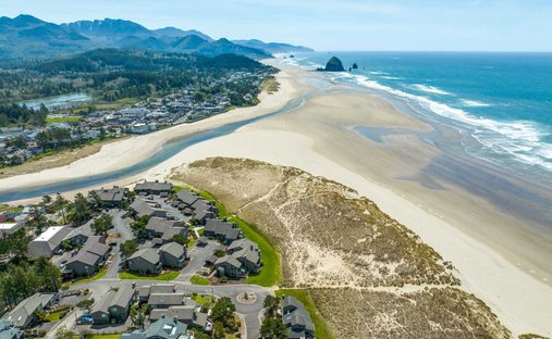 Condo in Cannon Beach, Oregon, United States 1