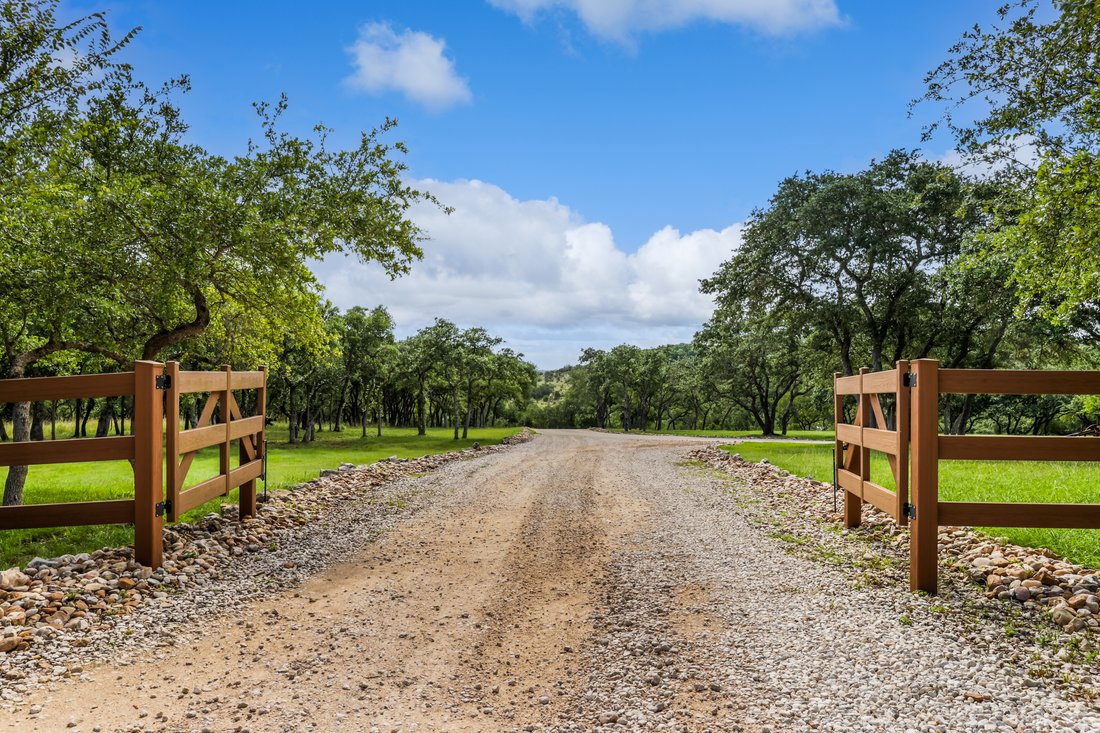 Farm Ranch in Wimberley, Texas, United States 1 - 18961361