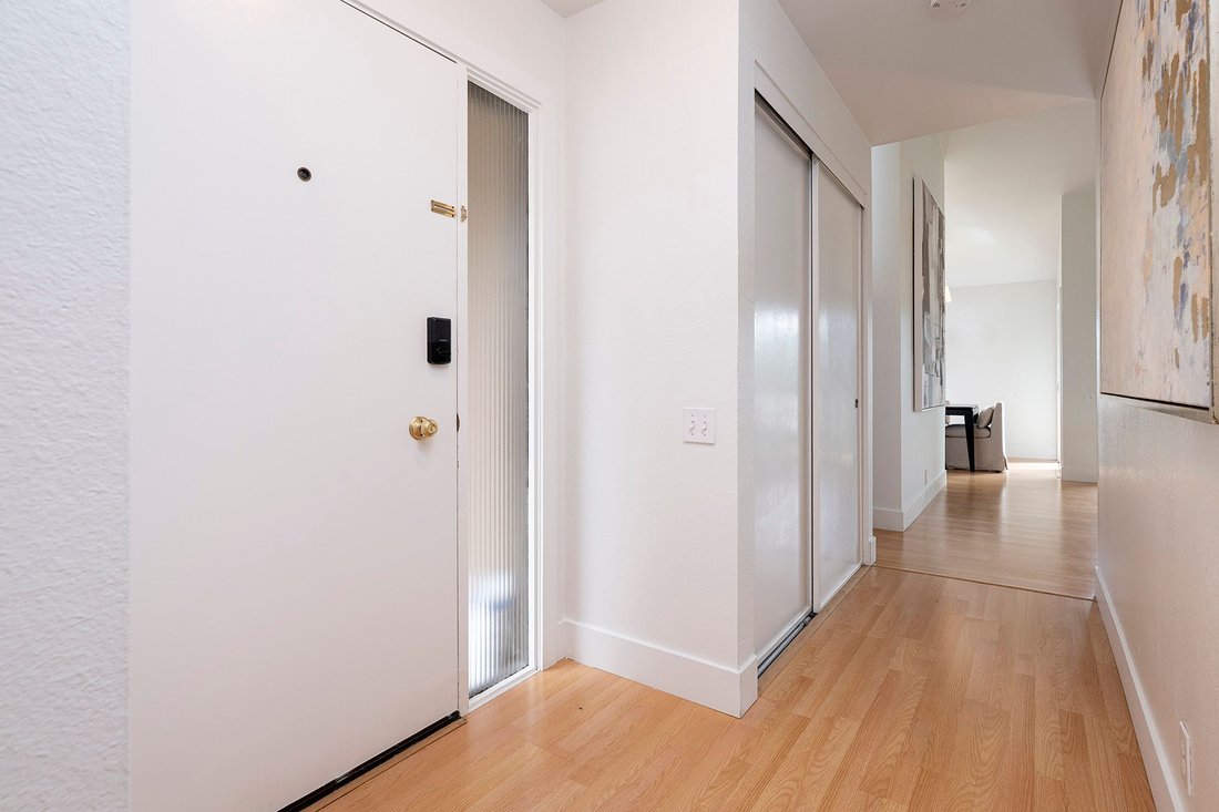 Condo in San Carlos, California, United States 4 - 18961832