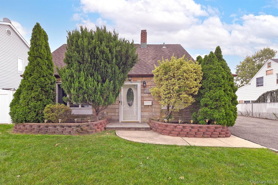 House in Levittown, New York, United States 1 - 18962229