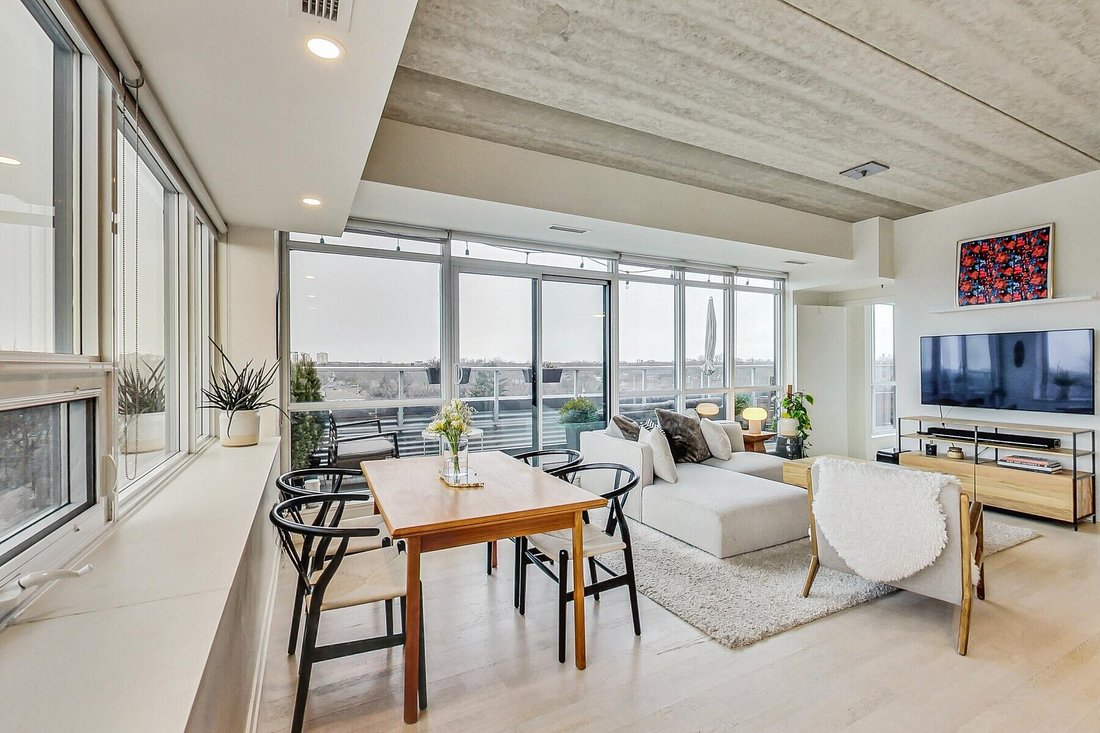 Condo in Toronto, Ontario, Canada 1 - 18961863