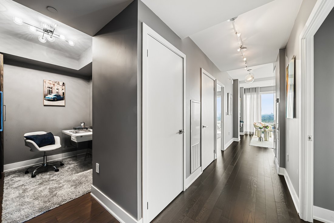 Condo in Toronto, Ontario, Canada 3 - 18961858