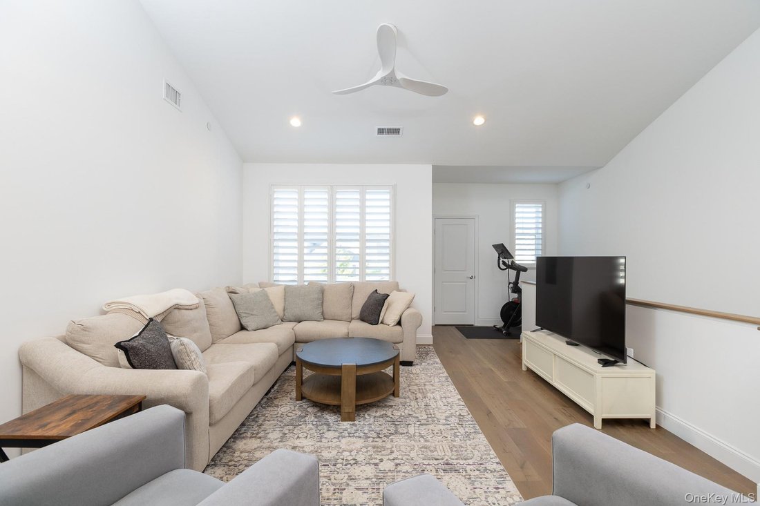 Condo in Yaphank, New York, United States 5 - 18962250