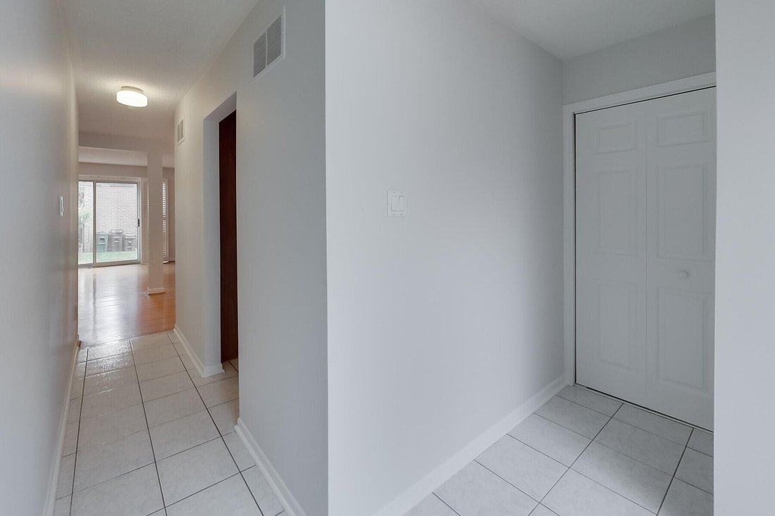 Condo in Toronto, Ontario, Canada 4 - 18961369