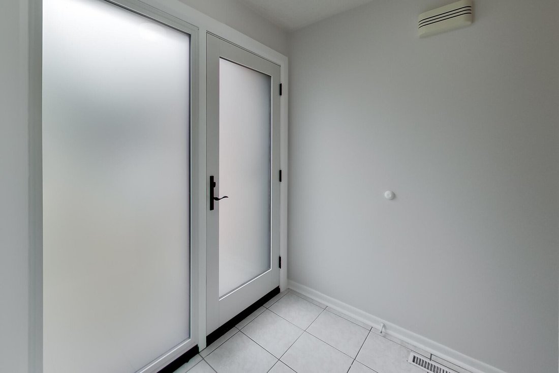 Condo in Toronto, Ontario, Canada 5 - 18961369