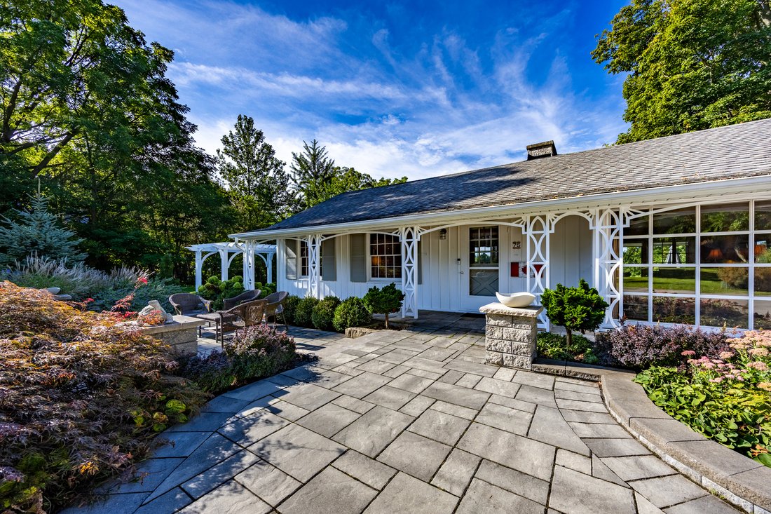 Estate in Norfolk, Ontario, Canada 2 - 18964448