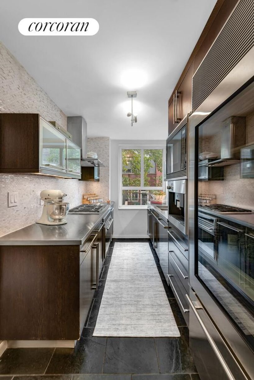 Co Op in New York, New York, United States 5 - 18964211