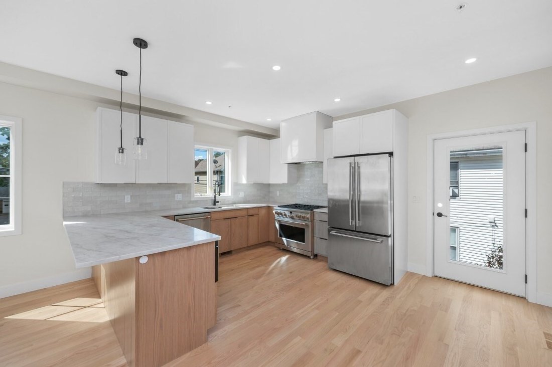 Townhouse in Waltham, Massachusetts, United States 2 - 18964053