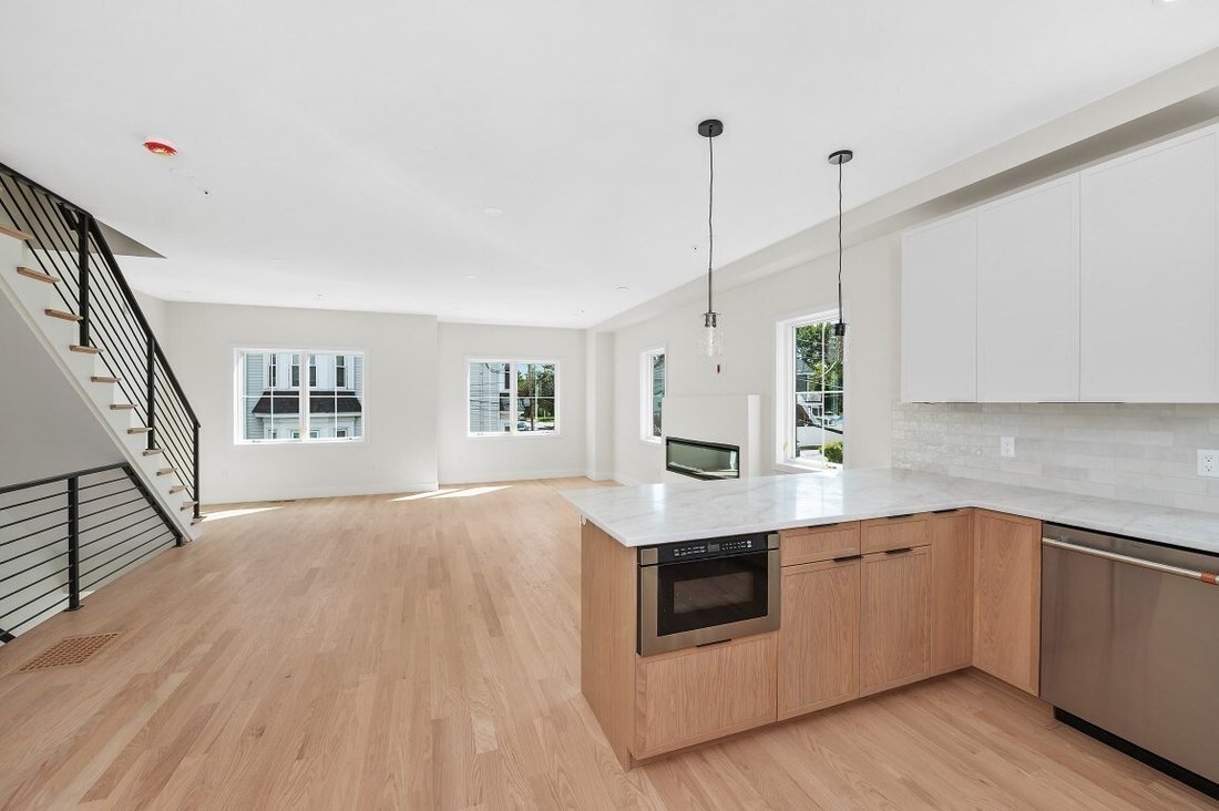 Townhouse in Waltham, Massachusetts, United States 3 - 18964053