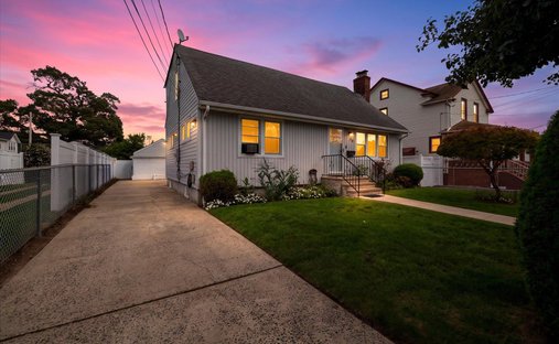 House in Freeport, New York, United States 1
