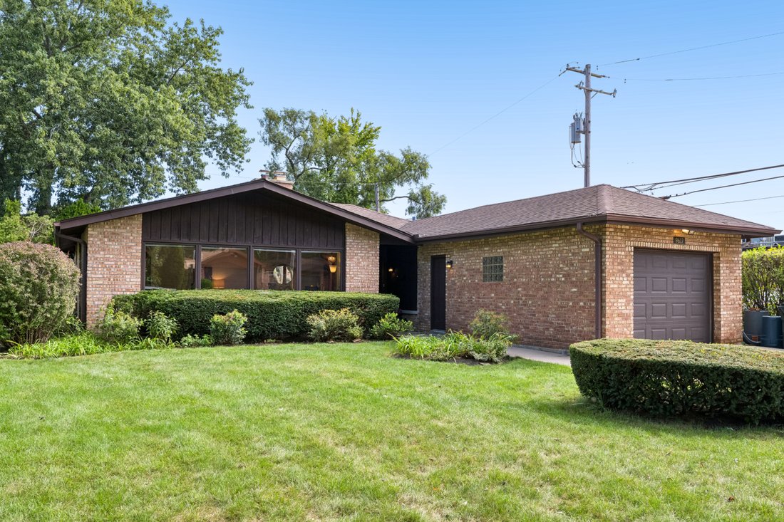 House in Skokie, Illinois, United States 1 - 18964392