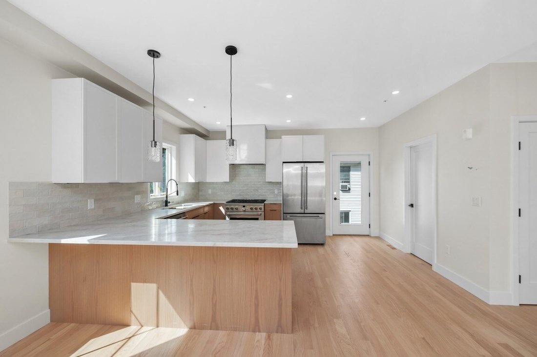 Townhouse in Waltham, Massachusetts, United States 4 - 18964053