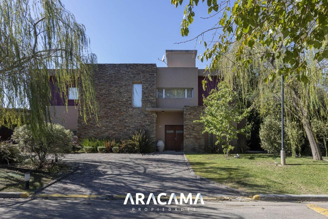House in El Jagüel, Buenos Aires Province, Argentina 1 - 18964376