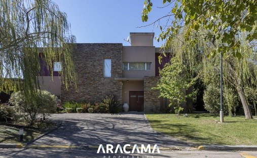 House in El Jagüel, Buenos Aires Province, Argentina 1