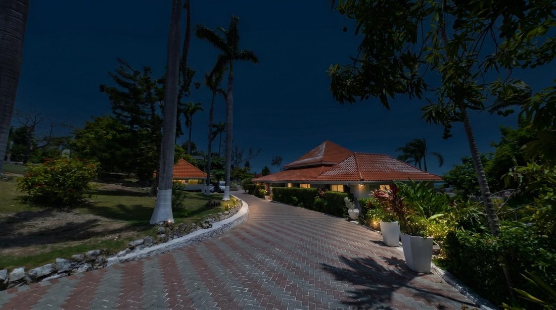 Villa in Montego Bay, St. James Parish, Jamaica 1 - 18966870