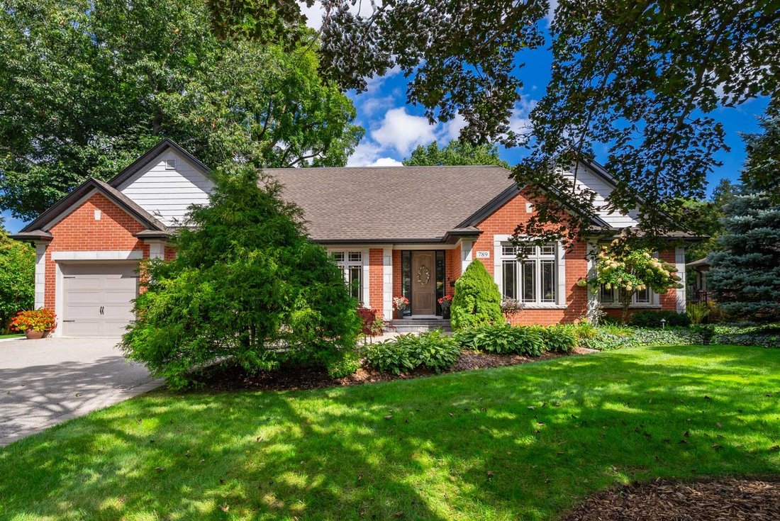 House in Burlington, Ontario, Canada 2 - 18967289