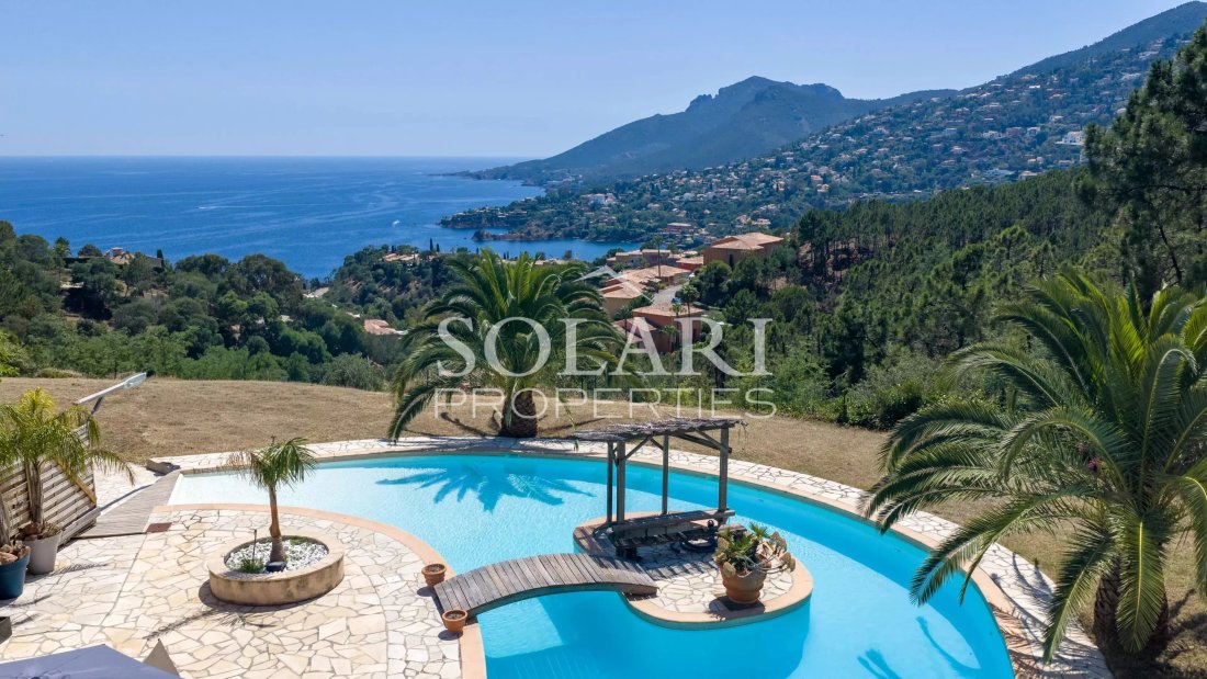 Estate in Théoule-sur-Mer, Provence-Alpes-Côte d'Azur, France 1 - 18223339