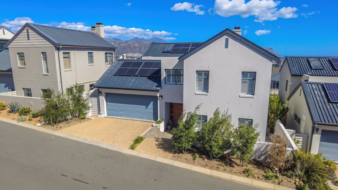 House in Strand, Helderberg, Cape Town 3 - 18972438