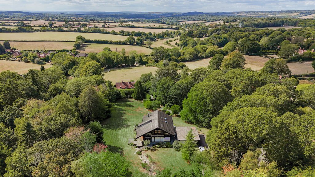 House in Holmbury Saint Mary, Shere, England 1 - 18976204