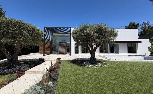 House in Sesimbra (Castelo), Setubal, Portugal 1
