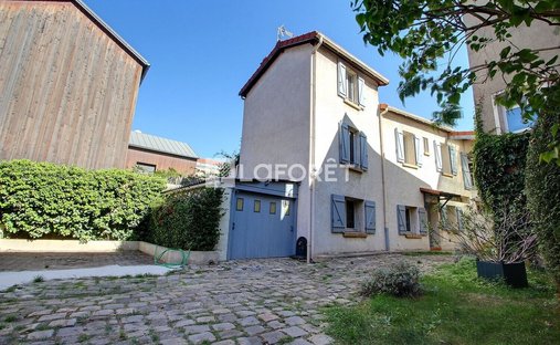 Villa in Centre, Nanterre, France 1